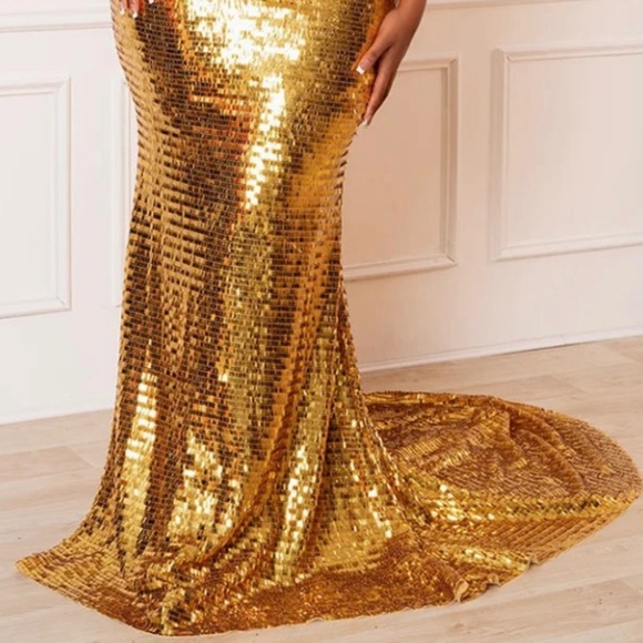 Sequin Halter Dress - Picture 13 of 13